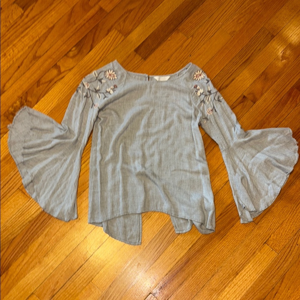 LAUREN CONRAD BELL SLEEVES W/ EMBROIDERED SHOULDERS SLIT BACK XS SM - Picture 4 of 10